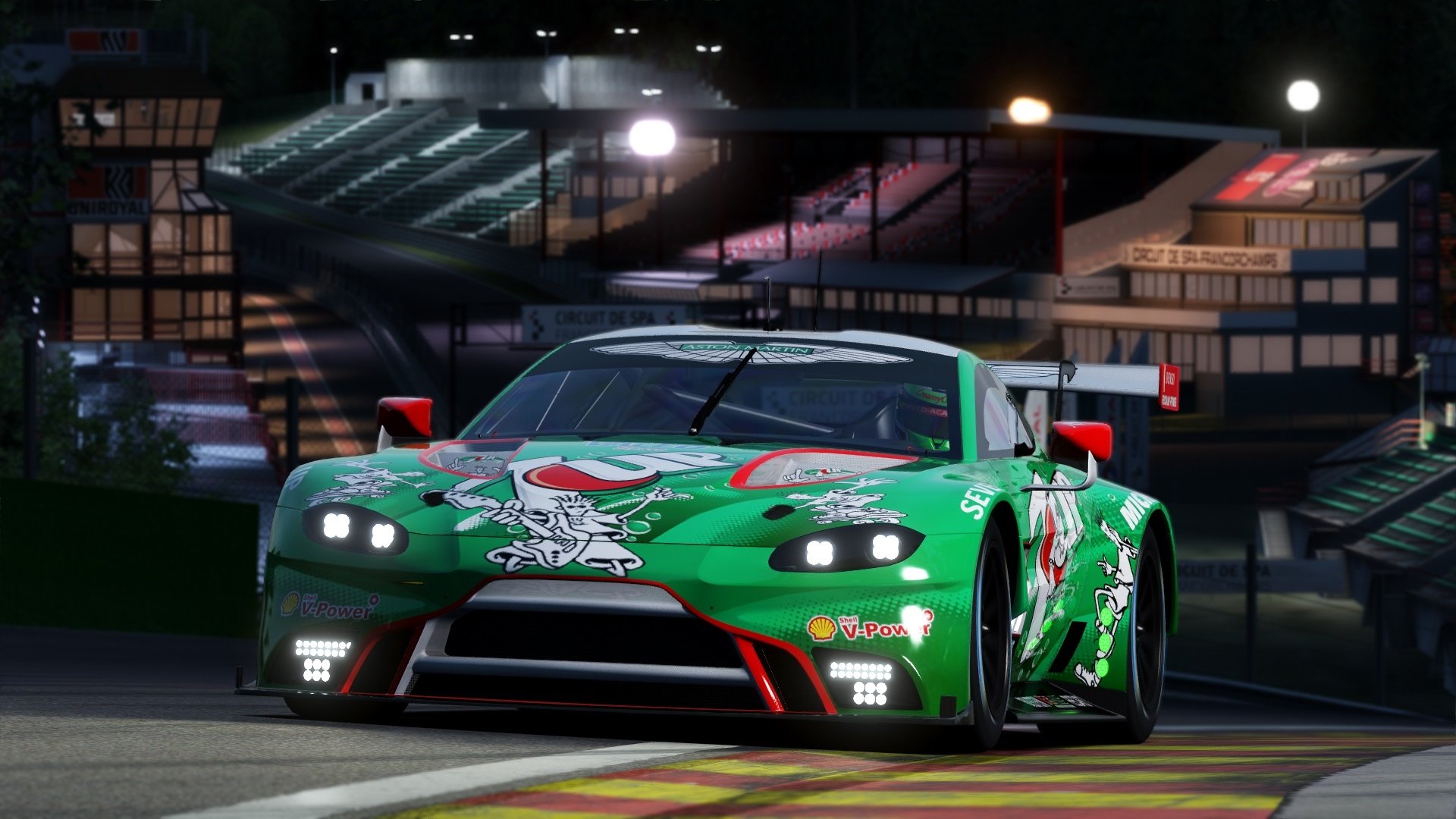 中国足球鼓励高水平退役球员进入青训体系传承经验，退役足球运动员现状