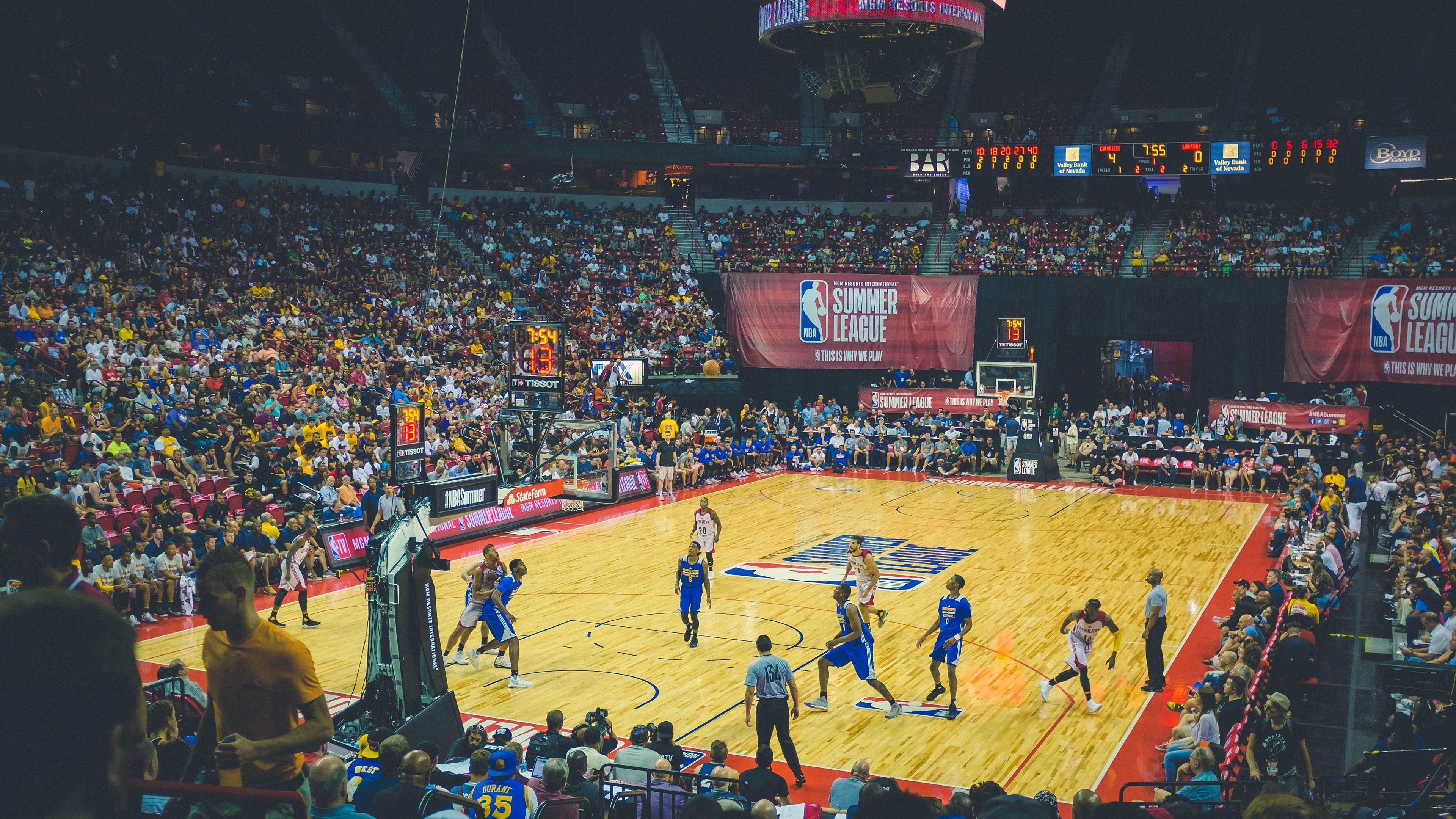 俱乐部在夏窗引援时注重年龄与潜力的平衡,俱乐部出现的原因有哪些