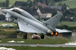 开云体育下载官网-俱乐部战术风格同质化严重，俱乐部战略性计划