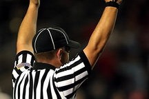 开yun体育-VAR判罚引争议，裁判吹罚标准再遭热议，var裁判有几个